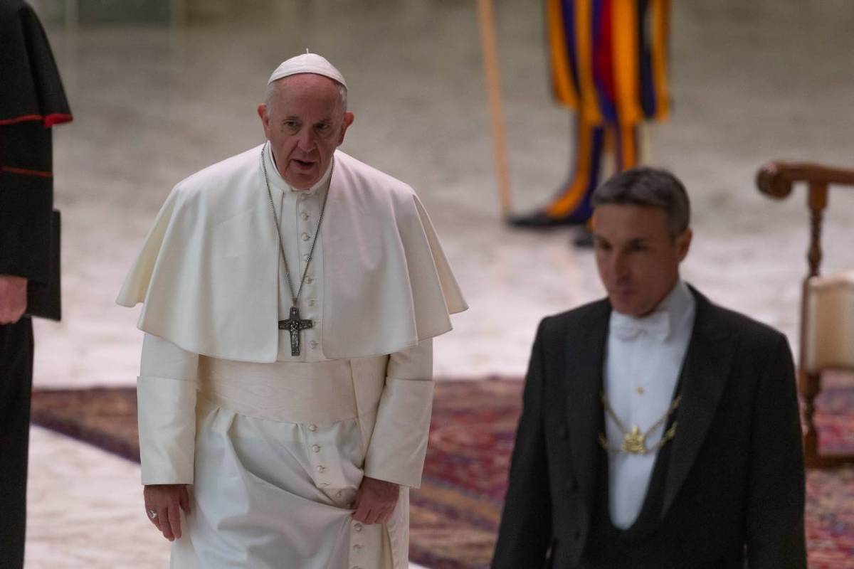 The Pope reflected on the reading of the 1st book of Kings concerning Elijah the Tesbite, continuing his catechesis on prayer.