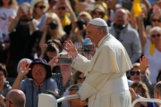 Vatican, St Peter Square: General Audience with Pope Francis. Photo: Gustavo Kralj/Gaudiumpress Images