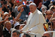 Vatican, St Peter Square: General Audience with Pope Francis. Photo: Gustavo Kralj/Gaudiumpress Images