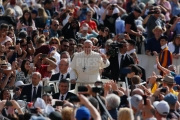 Vatican, St Peter Square: General Audience with Pope Francis. Photo: Gustavo Kralj/Gaudiumpress Images