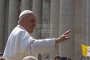 Vatican City: Pope Francis Audience  27-03-2013 - Papa Francesco Udienza generale Piazza San Pietro Citta del Vaticano . ©Gustavo Kralj/GPImages