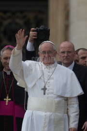 Vatican City: Pope Francis Audience  27-03-2013 - Papa Francesco Udienza generale Piazza San Pietro Citta del Vaticano . ©Gustavo Kralj/GPImages