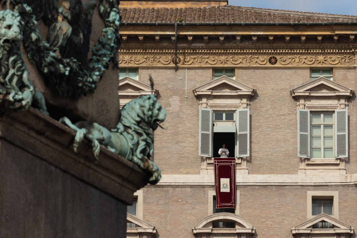 Vatican City: Pope Francis at the balcony on the angelus on 02-10-2019 - ©Gustavo Kralj/GPImages - EDITORIAL USE ONLY