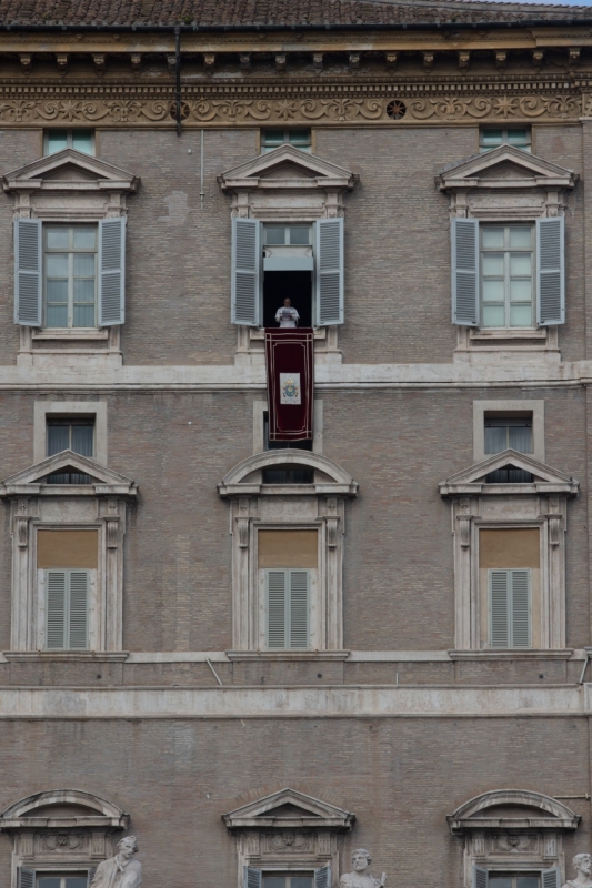 Vatican City: Pope Francis at the balcony on the angelus on 02-10-2019 - ©Gustavo Kralj/GPImages - EDITORIAL USE ONLY
